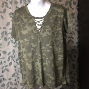 💚 XL, camo short sleeve t-shirt 💚